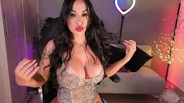 Snapshot of alina_cruz chatting on 15, 12, 2025 alina cruz online show from 15, 12, 2025