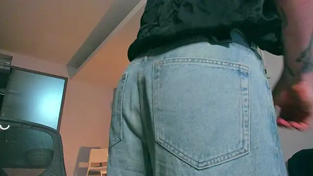 Snapshot of Samuel_Andrew chatting on 8, 11, 2025 Samuel Andrew online show from 8, 11, 2025