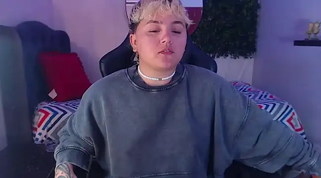 isabeautyx19 online show from 19, 2, 2025