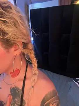 Snapshot of Bonnie_vega chatting on 8, 10, 2025 Bonnie vega online show from 8, 10, 2025