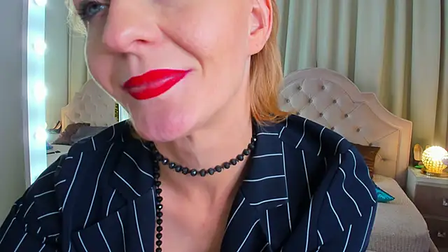 Snapshot of SquirtyAlisa chatting on 11, 2, 2025 SquirtyAlisa online show from 11, 2, 2025