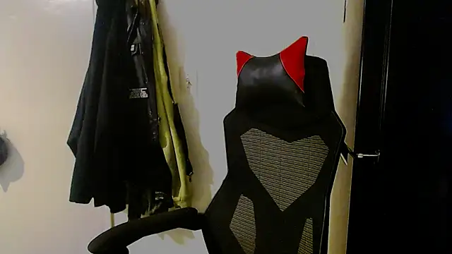 Snapshot of KrazyLegz chatting on 7, 12, 2024 KrazyLegz online show from 7, 12, 2024