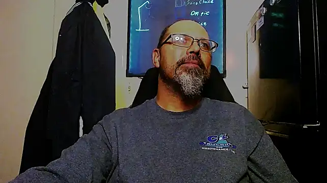 Snapshot of KrazyLegz chatting on 18, 12, 2024 KrazyLegz online show from 18, 12, 2024