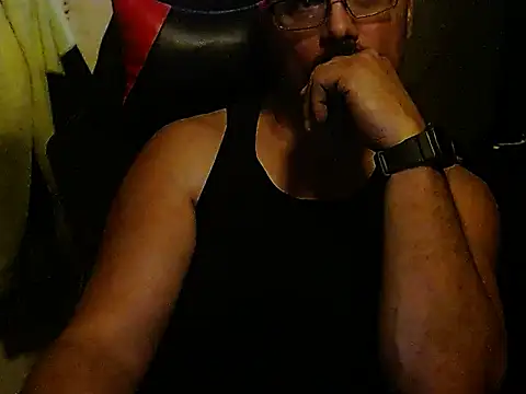 Snapshot of KrazyLegz chatting on 4, 1, 2025 KrazyLegz online show from 4, 1, 2025