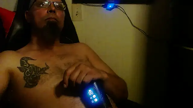 Snapshot of KrazyLegz chatting on 2, 2, 2025 KrazyLegz online show from 2, 2, 2025