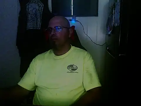 Snapshot of KrazyLegz chatting on 10, 9, 2025 KrazyLegz online show from 10, 9, 2025