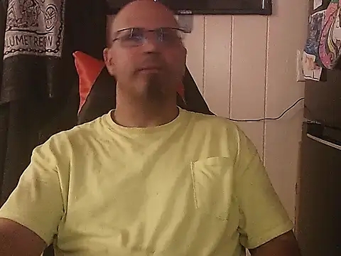 Snapshot of KrazyLegz chatting on 15, 9, 2025 KrazyLegz online show from 15, 9, 2025