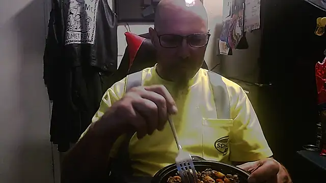 Snapshot of KrazyLegz chatting on 18, 9, 2025 KrazyLegz online show from 18, 9, 2025