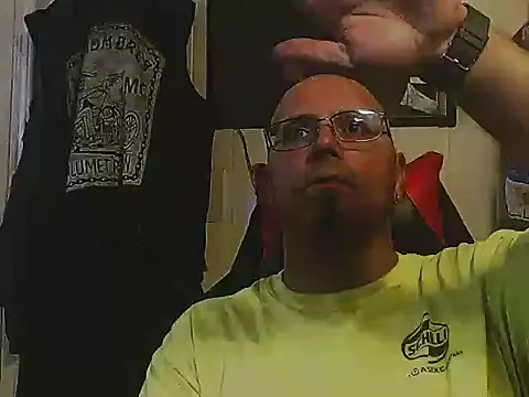 Snapshot of KrazyLegz chatting on 22, 9, 2025 KrazyLegz online show from 22, 9, 2025