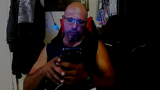 Snapshot of KrazyLegz chatting on 1, 10, 2025 KrazyLegz online show from 1, 10, 2025