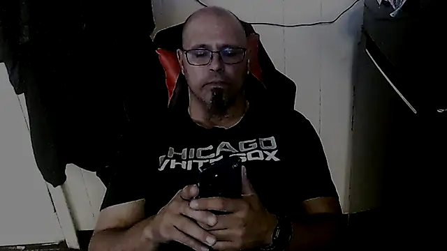 Snapshot of KrazyLegz chatting on 8, 10, 2025 KrazyLegz online show from 8, 10, 2025