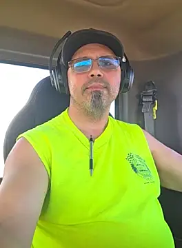 Snapshot of KrazyLegz chatting on 11, 10, 2025 KrazyLegz online show from 11, 10, 2025