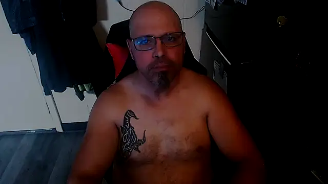 Snapshot of KrazyLegz chatting on 19, 10, 2025 KrazyLegz online show from 19, 10, 2025