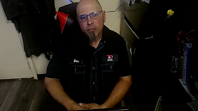 Snapshot of KrazyLegz chatting on 21, 10, 2025 KrazyLegz online show from 21, 10, 2025