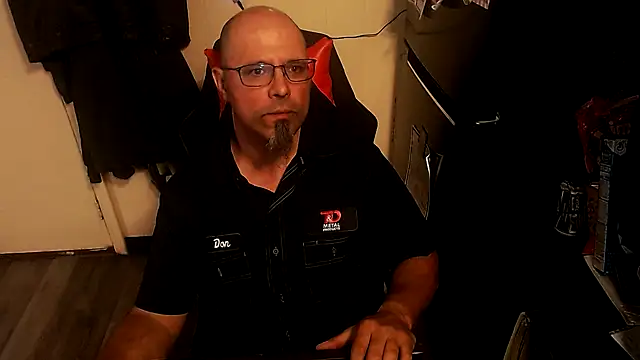 Snapshot of KrazyLegz chatting on 22, 10, 2025 KrazyLegz online show from 22, 10, 2025