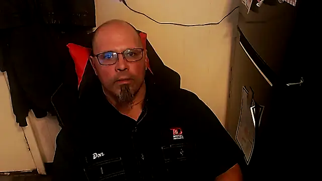 Snapshot of KrazyLegz chatting on 24, 10, 2025 KrazyLegz online show from 24, 10, 2025