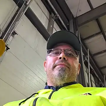 Snapshot of KrazyLegz chatting on 28, 10, 2025 KrazyLegz online show from 28, 10, 2025