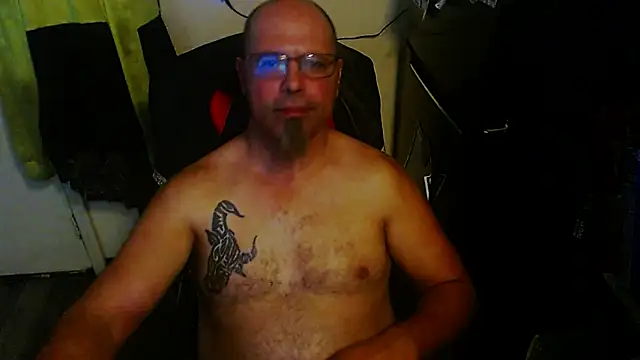 Snapshot of KrazyLegz chatting on 31, 10, 2025 KrazyLegz online show from 31, 10, 2025