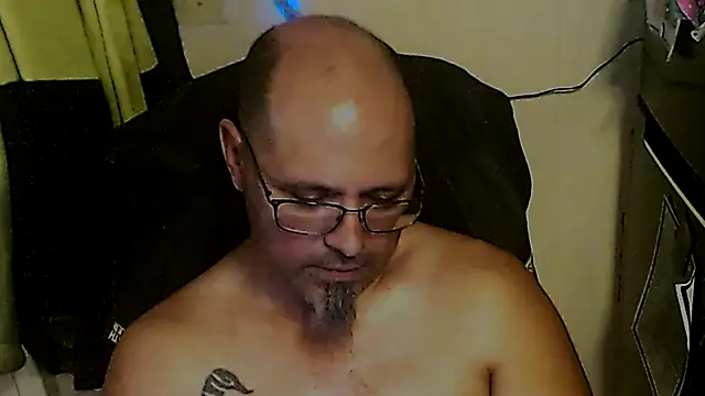 Snapshot of KrazyLegz chatting on 2, 11, 2025 KrazyLegz online show from 2, 11, 2025