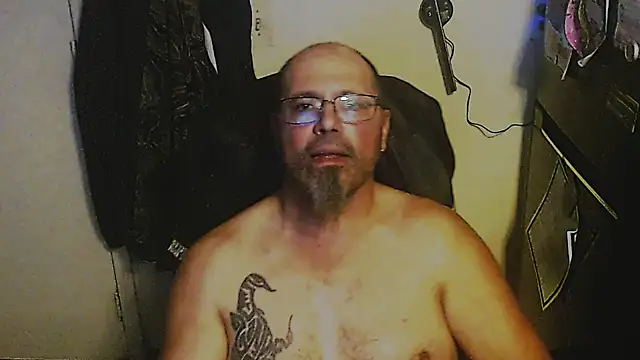 Snapshot of KrazyLegz chatting on 7, 11, 2025 KrazyLegz online show from 7, 11, 2025