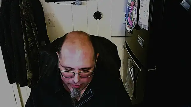 Snapshot of KrazyLegz chatting on 12, 11, 2025 KrazyLegz online show from 12, 11, 2025