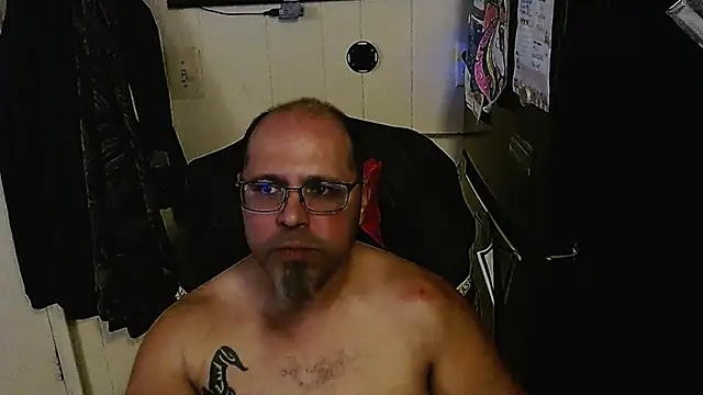 Snapshot of KrazyLegz chatting on 14, 11, 2025 KrazyLegz online show from 14, 11, 2025