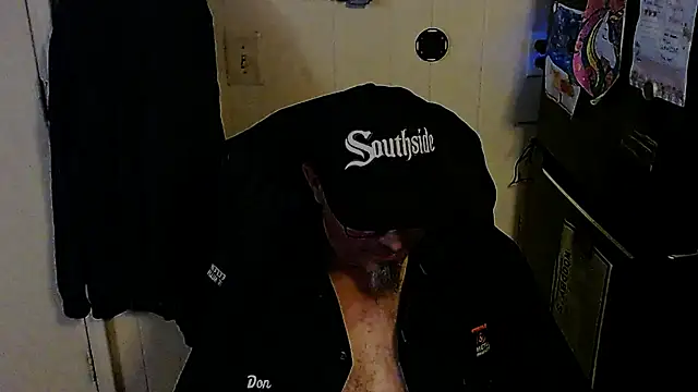 Snapshot of KrazyLegz chatting on 19, 11, 2025 KrazyLegz online show from 19, 11, 2025