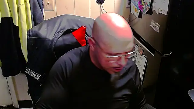 Snapshot of KrazyLegz chatting on 28, 11, 2025 KrazyLegz online show from 28, 11, 2025