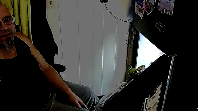 Snapshot of KrazyLegz chatting on 29, 11, 2025 KrazyLegz online show from 29, 11, 2025