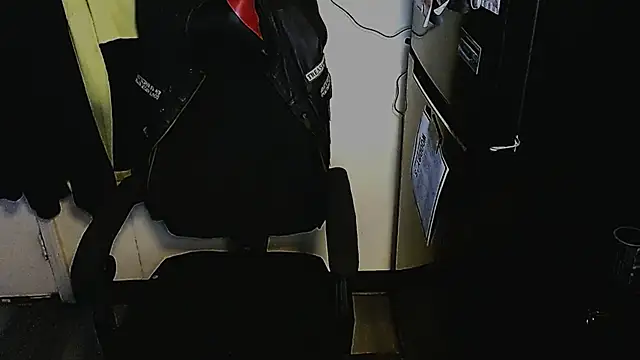 Snapshot of KrazyLegz chatting on 30, 11, 2025 KrazyLegz online show from 30, 11, 2025