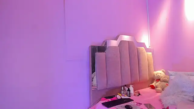 LoveQueen2 online show from 4, 12, 2025