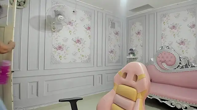 Snapshot of perla_milf4u chatting on 21, 2, 2025 perla milf4u online show from 21, 2, 2025