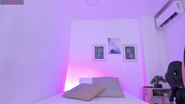 Snapshot of emelie_89 chatting on 21, 3, 2025 emelie 89 online show from 21, 3, 2025