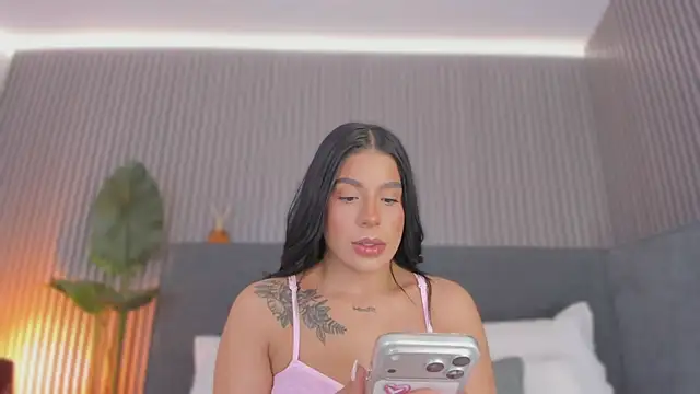 emelie 89 online show from 3, 3, 2026