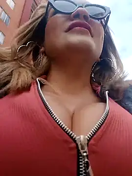 Snapshot of Afroditecash chatting on 8, 10, 2025 Afroditecash online show from 8, 10, 2025