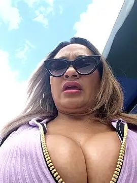 Snapshot of Afroditecash chatting on 18, 10, 2025 Afroditecash online show from 18, 10, 2025