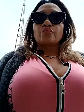 Snapshot of Afroditecash chatting on 5, 11, 2025 Afroditecash online show from 5, 11, 2025