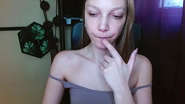 Snapshot of EmillyPlay chatting on 20, 4, 2026 EmillyPlay online show from 20, 4, 2026