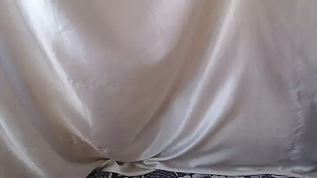 Burberrry  online show from 5, 12, 2025