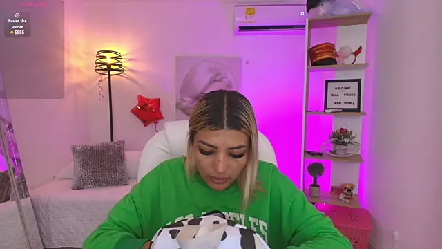 Snapshot of SALOOMEE__ chatting on 11, 3, 2025 SALOOMEE online show from 11, 3, 2025