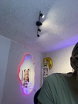 Snapshot of SALOOMEE__ chatting on 4, 10, 2025 SALOOMEE online show from 4, 10, 2025