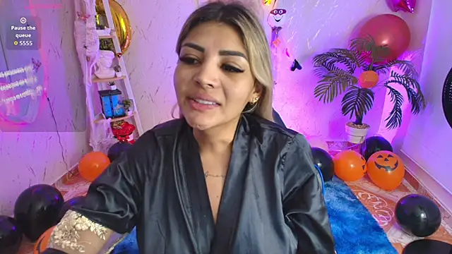 Snapshot of SALOOMEE__ chatting on 15, 10, 2025 SALOOMEE online show from 15, 10, 2025