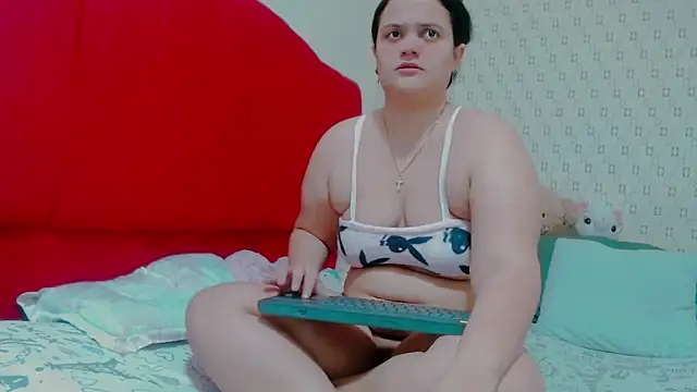 Snapshot of brunnette_hot chatting on 1, 2, 2025 brunnette hot online show from 1, 2, 2025