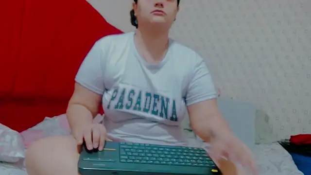 Snapshot of brunnette_hot chatting on 4, 2, 2025 brunnette hot online show from 4, 2, 2025