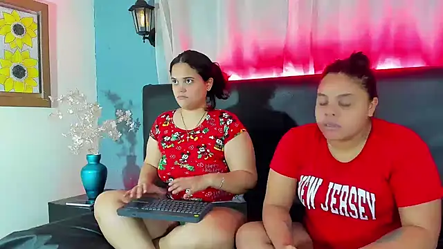 Snapshot of brunnette_hot chatting on 23, 2, 2025 brunnette hot online show from 23, 2, 2025