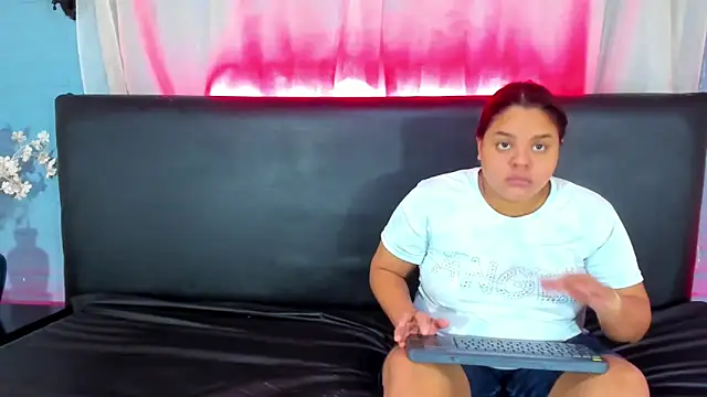 Snapshot of brunnette_hot chatting on 27, 2, 2025 brunnette hot online show from 27, 2, 2025