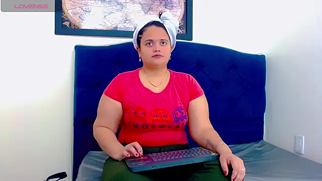 Snapshot of brunnette_hot chatting on 30, 10, 2025 brunnette hot online show from 30, 10, 2025