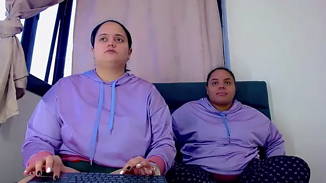 Snapshot of brunnette_hot chatting on 30, 11, 2025 brunnette hot online show from 30, 11, 2025