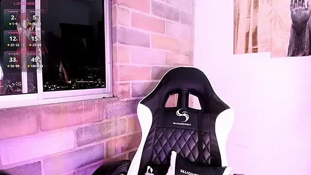 Im Scarlet online show from 26, 10, 2025