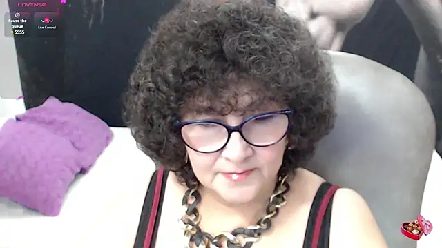 Snapshot of cataleya_mom chatting on 1, 3, 2025 cataleya mom online show from 1, 3, 2025